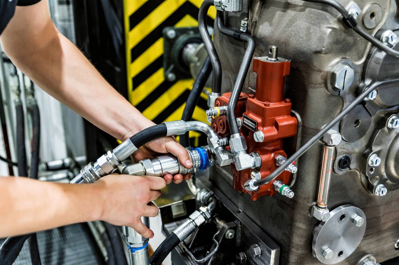 Nowoczesne technologie diagnostyczne w hydraulice siłowej 16 Nowoczesne technologie diagnostyczne w hydraulice siłowej